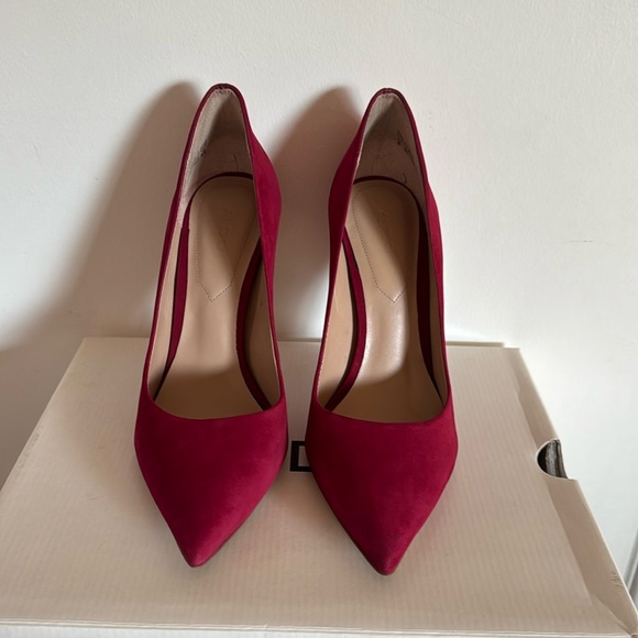 Elegant Red Stiletto Heels - Picture 6 of 8